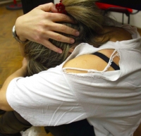 Affitta camera a brasiliana e la violenta: denunciato