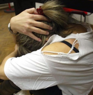 Denuncia botte da genitori perché bisex