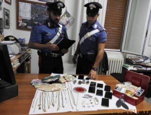 Prostituzione e furti,8 denunce