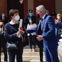 Festa della Repubblica, solennità in piazza Cavour tra tricolore, onirificenze e medaglie d&#039;oro