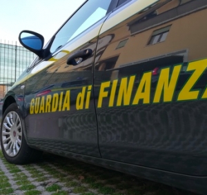 Griffe contraffatte, due arresti e sequestro da 18 milioni