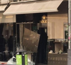 Viale Ceccarini, spaccata alla gioielleria Tamburini