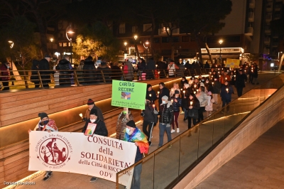 Riccione, fiaccolata per la pace