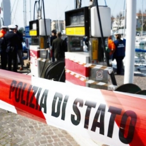 Cadavere in trolley, fu messo da madre