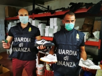 Hogan contraffatte, denunciato negoziante di Bellaria
