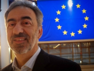 Cinquestelle, l’eurodeputato Affronte lascia il Mov