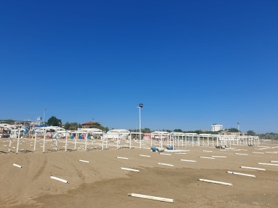 Riapertura spiagge sabato, bagnini riminesi in difficoltà
