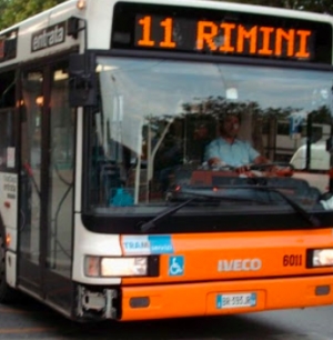 Restrizioni coronavirus, i bus di Start terranno chiusa una porta