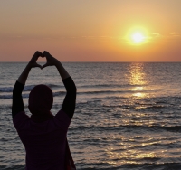 Il sindaco di Riccione insiste: la Notte Rosa è over, vecchia e al ribasso