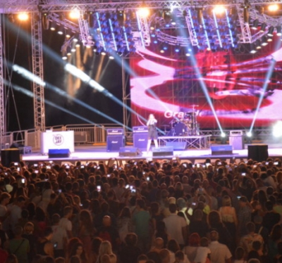 Riccione, solo posti a sedere per Deejay on stage