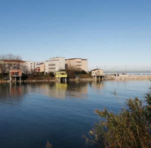 Stupefacenti nascosti nei capanni di pesca, setacciati gli argini del Marecchia