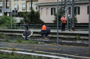 Cadavere scoperto lungo la ferrovia