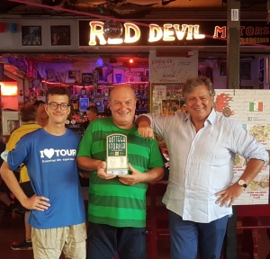 Il pub Red Devil tra le botteghe storiche