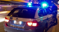 Nudo e insanguinato vaga per il centro, fermato studente di Ancona