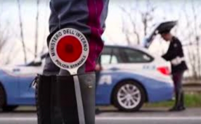 Sfreccia col rosso, centauro semina panico sulla statale