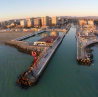 Tavoli all’aperto per i ristoranti: il porto di Riccione diventerà una grande piazza