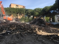 Riccione, inizia la demolizione della scuola Catullo
