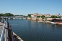 Ponte di Tiberio, si monta la passerella galleggiante