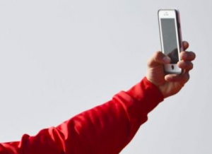 Selfie sui binari, 4 giovani multati