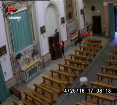 Specializzati in furti nelle chiese, due arresti