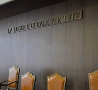 Stalking, allontanato da compagna deve mantenerla