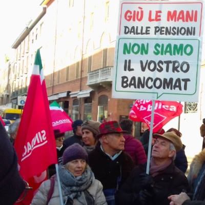 “Giù le mani dalle pensioni”, i sindacati dal prefetto