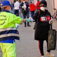 Distribuzione mascherine e generi alimentari: senza sosta il lavoro dei volontari