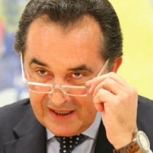 Bancarotta e turbativa, Formica ai domiciliari