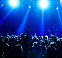 Notti d’estate, lavoro nero e diritti d&#039;autore: licenza sospesa a discoteca
