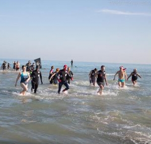 Settantunenne muore in spiaggia a Riccione