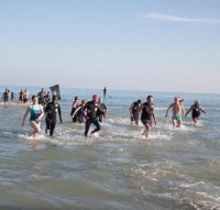 Settantunenne muore in spiaggia a Riccione