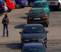 Parcheggiatori abusivi, il comune li vuole arrestare