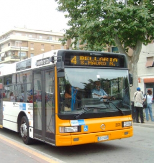 Viserba, foggiano ubriaco terrorizza passeggeri autobus