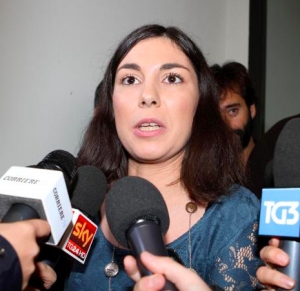 Tragi-commedia a 5 Stelle: la Sarti, se eletta, non riuscirà a dimettersi