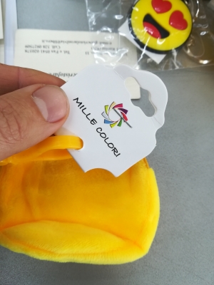 Magliette contraffatte ed emoji, Gdf sequestra 6500 prodotti, 6 denunce