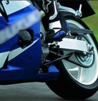 Investe pedone e fugge via, motociclista ricercato
