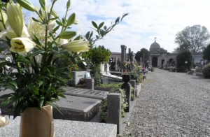 Suicida sulla tomba della compagna