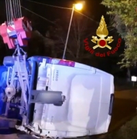 Verucchio, furgone fuori strada: intervento 118 e vigili del fuoco