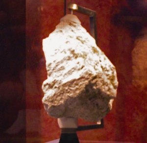Roccia lunare, venerdì sarà esposta alle Befane