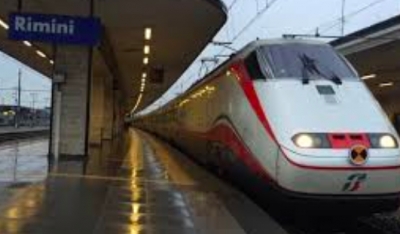 Dimenticano figlio sul treno, lo recuperano a Rimini