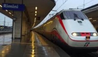 Dimenticano figlio sul treno, lo recuperano a Rimini
