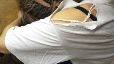 Violente avances a 32enne, un arresto