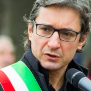 Gnassi: “Onoriamo i nostri morti, ricordiamone nomi e cognomi”