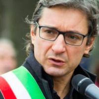 Gnassi: “Onoriamo i nostri morti, ricordiamone nomi e cognomi”