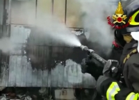 Furgone in fiamme sulla A14: nessuna grave conseguenza