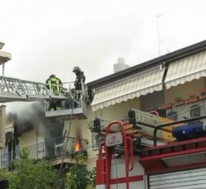 Via Mercurio, appartamento a fuoco