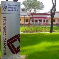 Biblioteca illuminata, a Misano aperture serali per indagare sul senso della vita