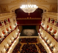 Teatro Galli, domenica il grande ritorno. Apertura dalle 17, spettacolo alle 20, anche su maxischermo in piazza