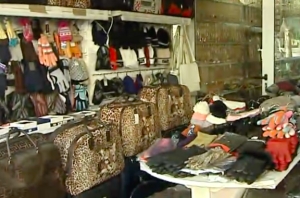 Bazar abusivi, chiuse due attività in zona mare