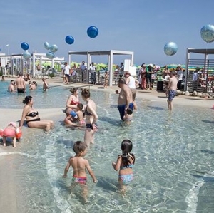 Verità e fake news sulle piscine in spiaggia a Rimini